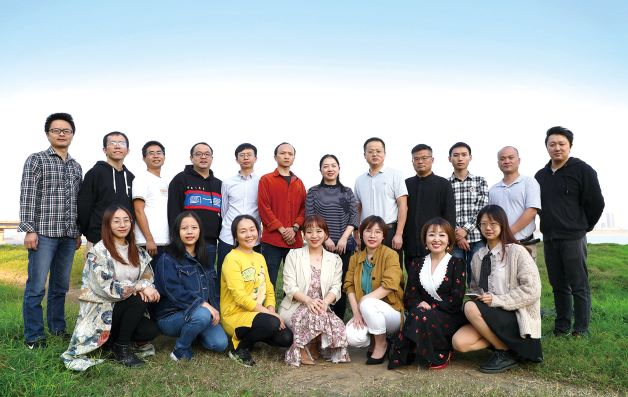 學生雜志社合影 副本.png
